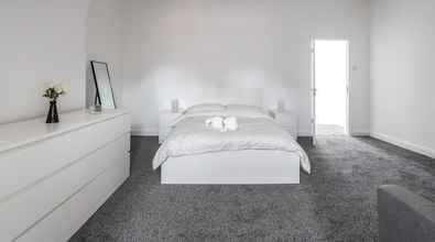 Bedroom 4 Spacious 4 Bed House in Birmingham, Suitable for Contractors