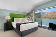 Bedroom LAKE FRONT 3-BEDROOM APARTMENT WITH LAKE ACCESS