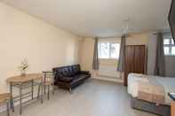 Bedroom Newly Refurbished Studio, 20mins to London Bridge