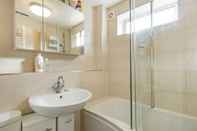 In-room Bathroom Charming 2 Bedroom Home in South London With Garden