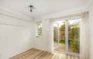 ห้องนอน 2 Charming 2 Bedroom Home in South London With Garden