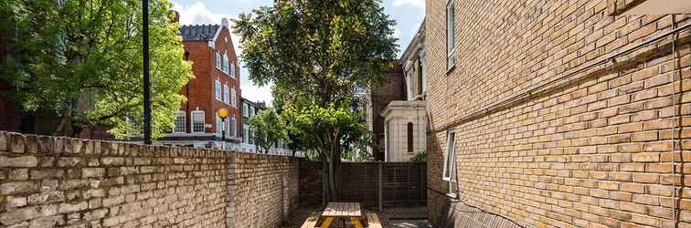 Exterior Bright and Stylish Apartment in Trendy Islington by Underthedoormat