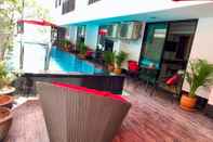 Kolam Renang Scandia Beach Hostel