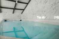 Swimming Pool Large Fully Renovated Farmhouse With Indoor Swim spa and Sauna