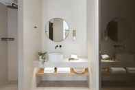 In-room Bathroom Arco Solium Suites Milos Superior Suite