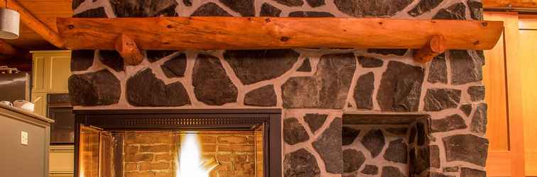 Lobby Beautiful Log Cabin on Saganaga Lake