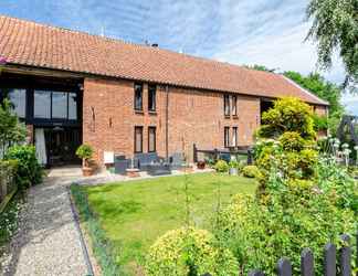 Exterior 2 Chestnut Barn Runham 1880's Barn Conversion