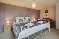 Kamar Tidur Chestnut Barn Runham 1880's Barn Conversion