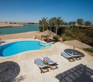 Swimming Pool 4 Charming Villa in El Gouna with Pool