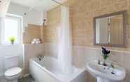 In-room Bathroom 7 Wolverhampton City Stay I