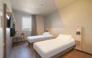 Bedroom 4 Ibis Budget Mont De Marsan