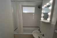 In-room Bathroom Impeccable 2-bed Apartment in Grays, London