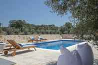 Swimming Pool Trulli Linda in Locorotondo