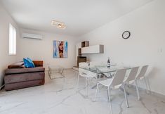 Ruang Umum 3 Splendid 2BR Apartment in Central St Julian s