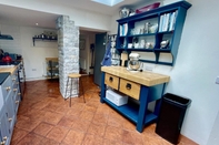 Bar, Kafe dan Lounge Haldon View - Characterful Cottage Boasts Stunning Countryside Views and hot tub