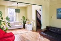 Common Space Greenswood House - Bohemian Victorian Family Home With hot tub Close to Harbour