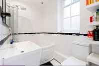 In-room Bathroom Stylish Apartment in the Heart of Shoreditch