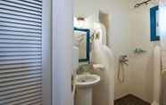 In-room Bathroom 3 Amalgam Homes Tinos Pano Spiti - Artful Home With sea View