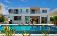 Kolam Renang 2 Eastmed Villas Paphos Limni Beach Villa Beachfront Four Bedroom Luxury Villa