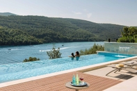 Swimming Pool Villa Thalia in Labin