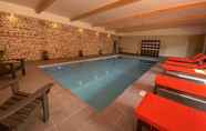Swimming Pool 2 Hotel SPA Piscine le Petit Castel