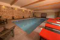 Swimming Pool Hotel SPA Piscine le Petit Castel