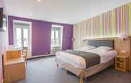Bedroom 3 Hotel SPA Piscine le Petit Castel