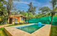 Kolam Renang 2 Amadi Beach Front Resort