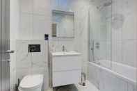 Toilet Kamar Charming 2-bed Apartment in London
