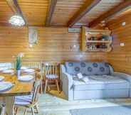 Bedroom 2 Chalet Snowflake IV 20m From Ski Trail