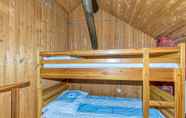 Bedroom 4 Chalet Snowflake IIb 20m From Ski Trail