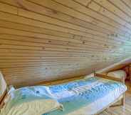 Bedroom 3 Chalet Snowflake IIa 20m From Ski Trail