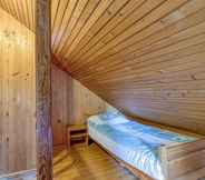 Bedroom 4 Chalet Snowflake IIa 20m From Ski Trail