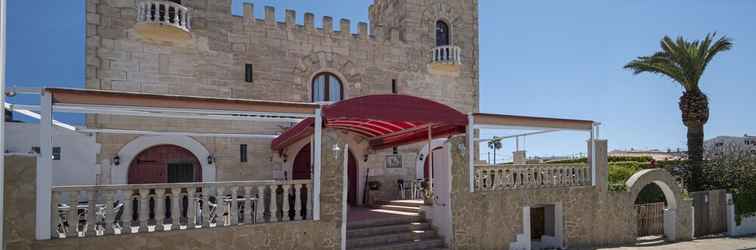 ภายนอกอาคาร Hostal Castell de Lô