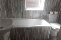 Toilet Kamar Alexander Apartments City North