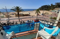 สระว่ายน้ำ Hostal Lloret Playa