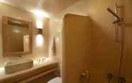 In-room Bathroom 5 Amalgam Homes Paros Aiolos Private Pool Jacuzzi Villa