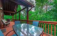 Kamar Tidur 6 Ricks Retreat Charming Log Cabin Firepit Ping Pong hot tub Close to Blue Ridge