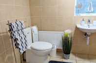 In-room Bathroom Forest View Impeccable 2 Bed House in Rostrevor