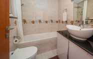 In-room Bathroom 2 KOHH – Studio in Al Jawhara 2