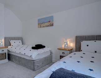 Bedroom 2 Norfolk Holiday Cottage 4-bed Luxury Dog Friendly