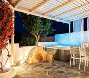 Common Space 3 Blue Mare Villas Paros Votsalo Suite