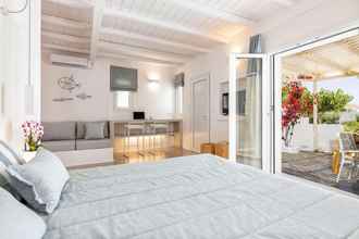 Kamar Tidur 4 Blue Mare Villas Paros Votsalo Suite