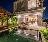 Kolam Renang 7 Om Cemagi Beach Villa