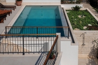 Swimming Pool Villa Nea Brac in Selca