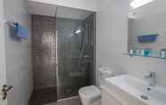 In-room Bathroom 5 Villa Kylee AQ Ccv5