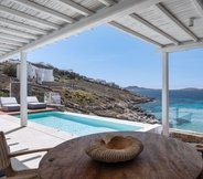 Kolam Renang 4 Villa Santa Esmeralda Mykonos