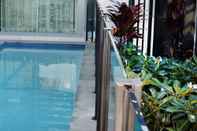 Swimming Pool Oaks Gladstone Grand Hotel