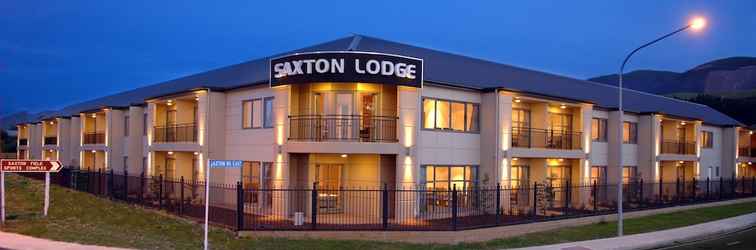 Exterior Saxton Lodge