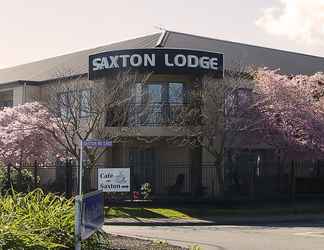 Exterior 2 Saxton Lodge